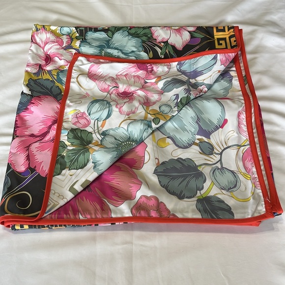 Johnny Was Floral Peace Beach Blanket 65”x70” NWT - Picture 8 of 9